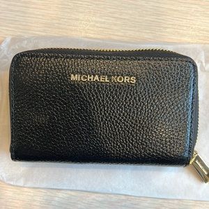 Like new Michael Kors Small Pebbled Leather Wallet